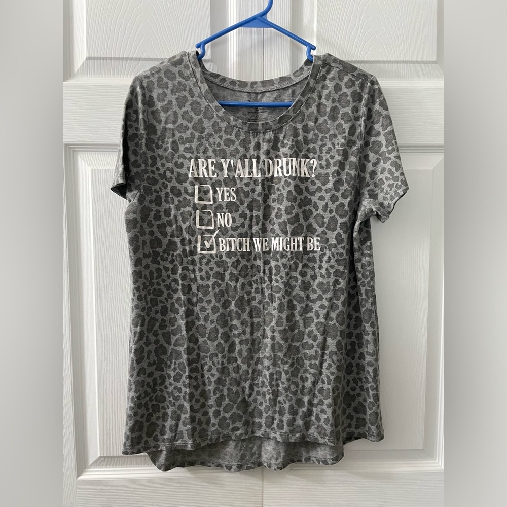 🐮Zoe & Liv graphic tee🐮